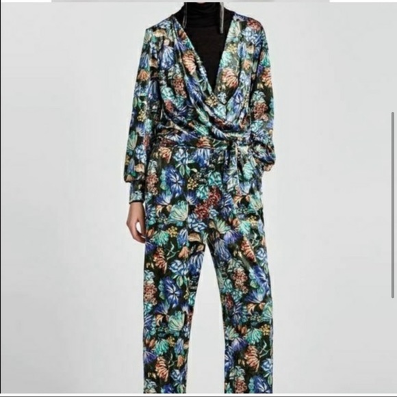 Zara Velvet Pantsuit. - Picture 2 of 6